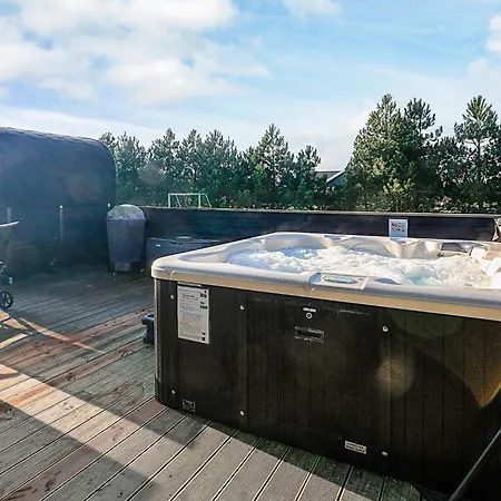 9 Person In Vaeggerlose-by Traum