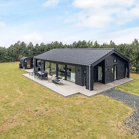 9 Person In Vaeggerlose-by Traum